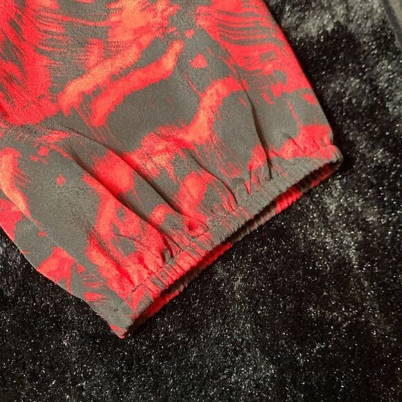 Women's Michael Kors Red & Black Abstract Print V-Neck Cinch Waist Blouse Medium - Picture 5 of 12